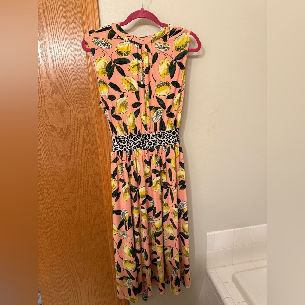 Leota bold lemon print midi dress with cheetah print tie at waist (size large)
